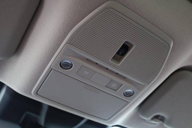 Nissan Sentra Vehicle Full-screen Gallery Image 18