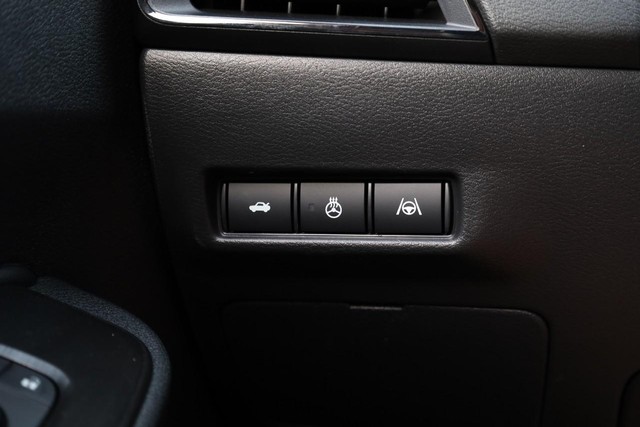 Nissan Sentra Vehicle Full-screen Gallery Image 20