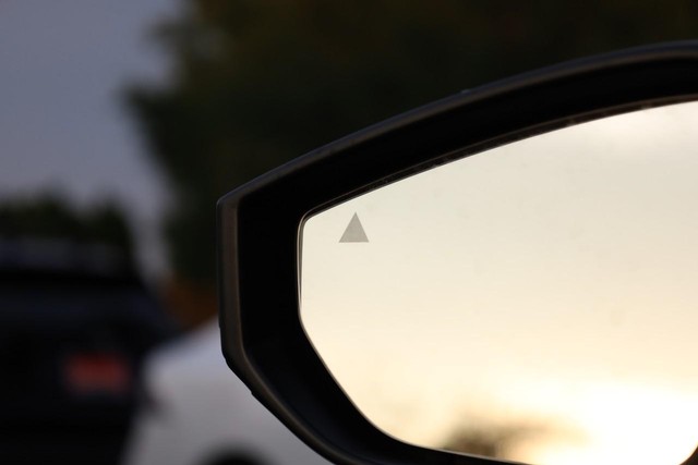 Nissan Sentra Vehicle Full-screen Gallery Image 21