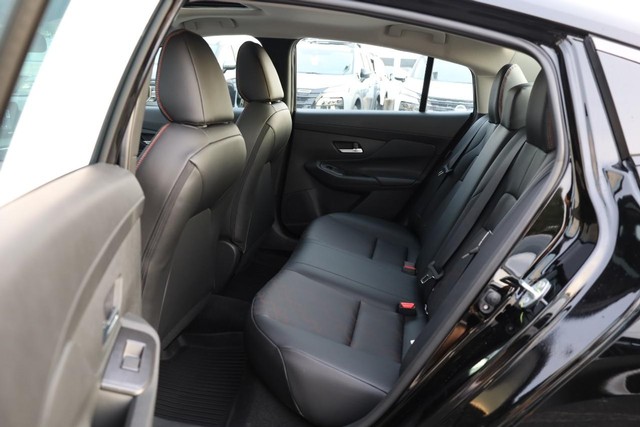 Nissan Sentra Vehicle Full-screen Gallery Image 22