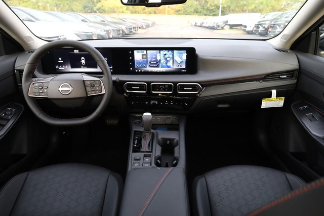 Nissan Sentra Vehicle Full-screen Gallery Image 24
