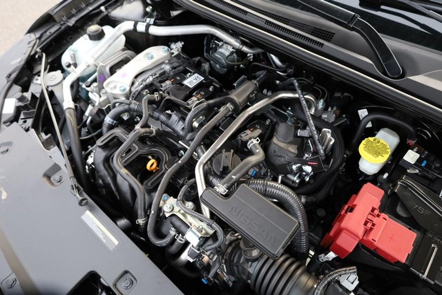Nissan Sentra Vehicle Full-screen Gallery Image 27