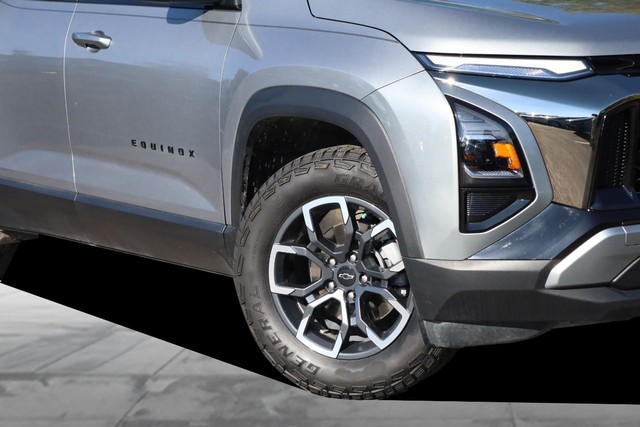 Chevrolet Equinox Vehicle Full-screen Gallery Image 03