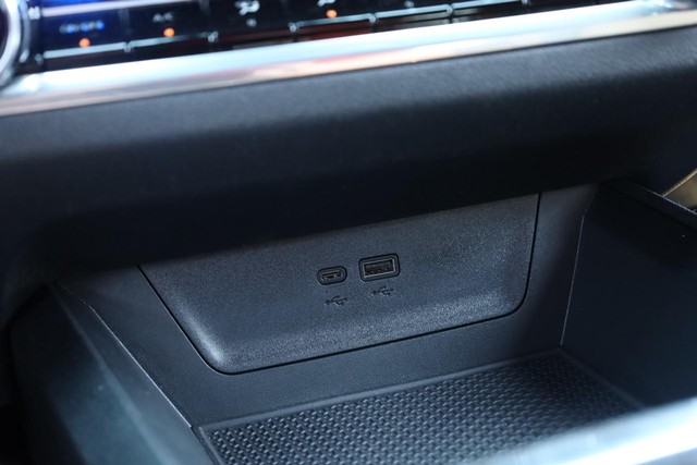 Chevrolet Equinox Vehicle Full-screen Gallery Image 16