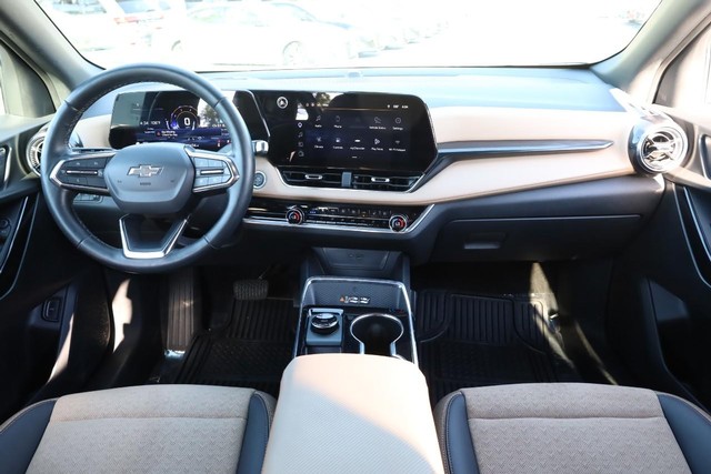 Chevrolet Equinox Vehicle Full-screen Gallery Image 26