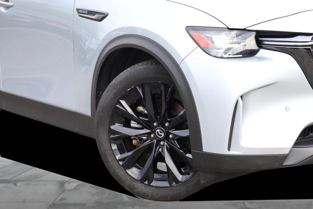 Mazda CX-90 Vehicle Full-screen Gallery Image 3