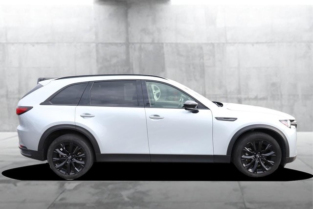 Mazda CX-90 Vehicle Full-screen Gallery Image 5