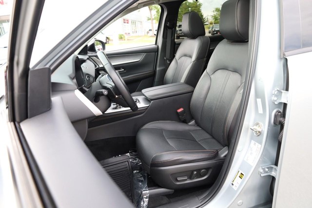 Mazda CX-90 Vehicle Full-screen Gallery Image 8