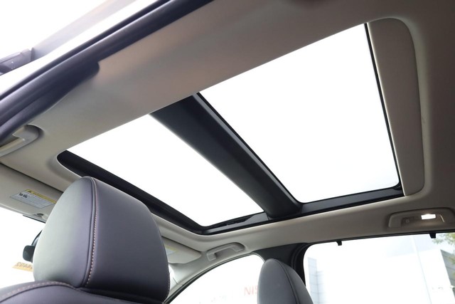 Mazda CX-90 Vehicle Full-screen Gallery Image 10