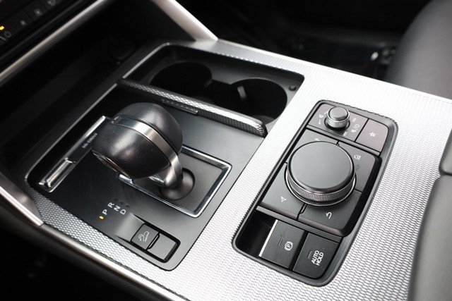 Mazda CX-90 Vehicle Full-screen Gallery Image 17