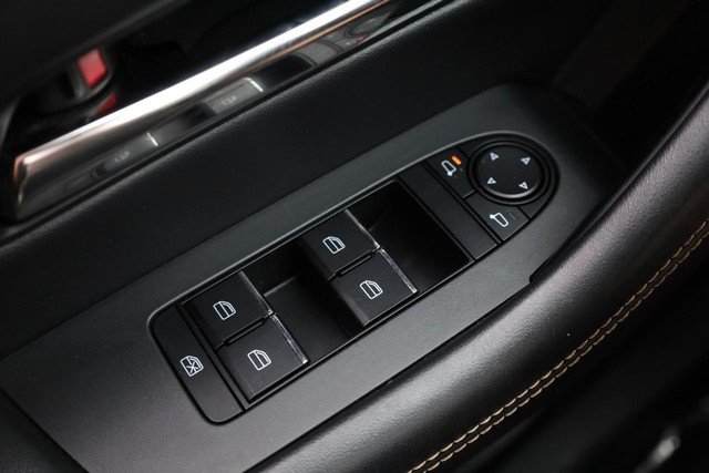 Mazda CX-90 Vehicle Full-screen Gallery Image 19