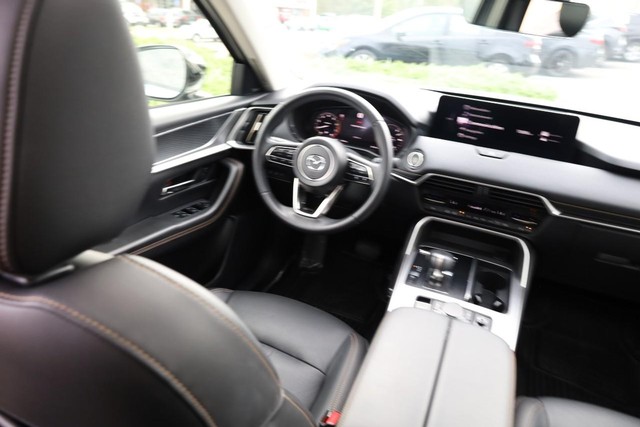 Mazda CX-90 Vehicle Full-screen Gallery Image 26