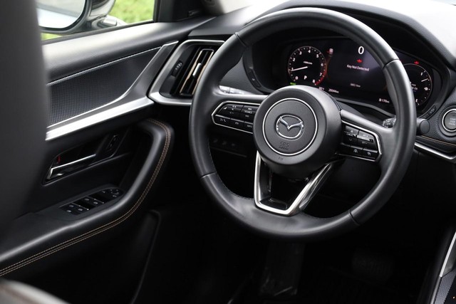 Mazda CX-90 Vehicle Full-screen Gallery Image 27