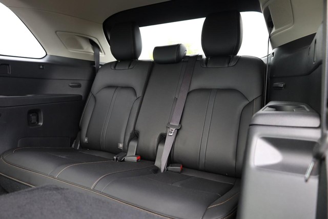 Mazda CX-90 Vehicle Full-screen Gallery Image 28