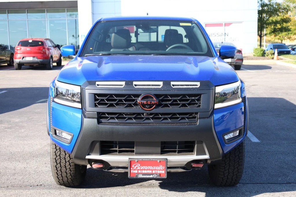 Nissan Frontier Vehicle Full-screen Gallery Image 4