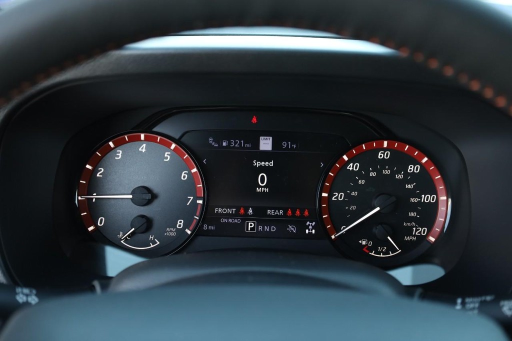 Nissan Frontier Vehicle Full-screen Gallery Image 11