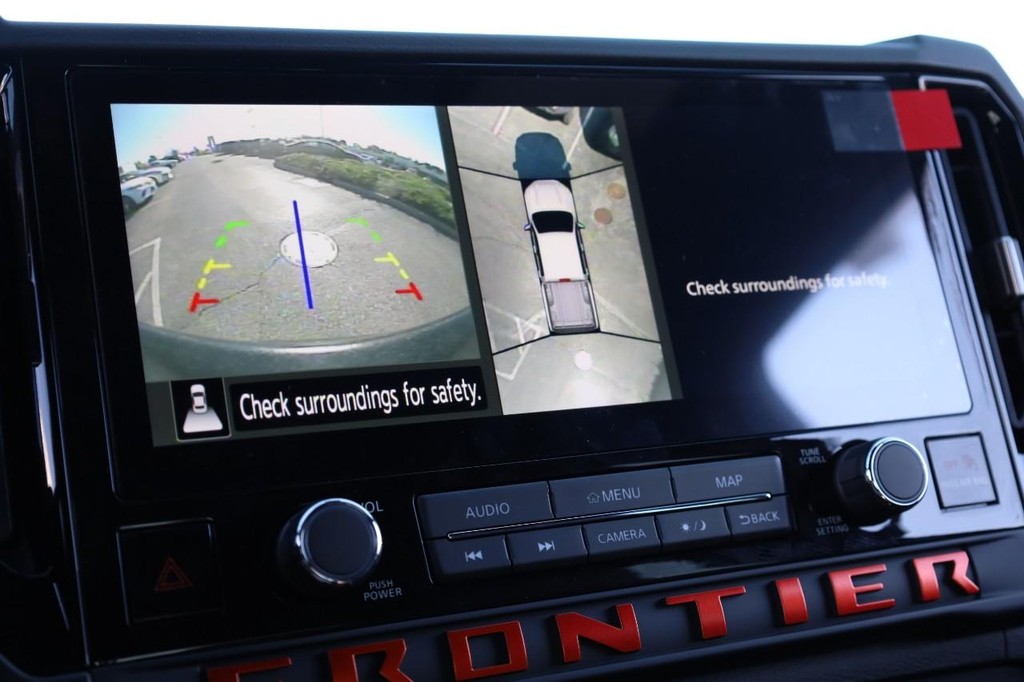 Nissan Frontier Vehicle Full-screen Gallery Image 14