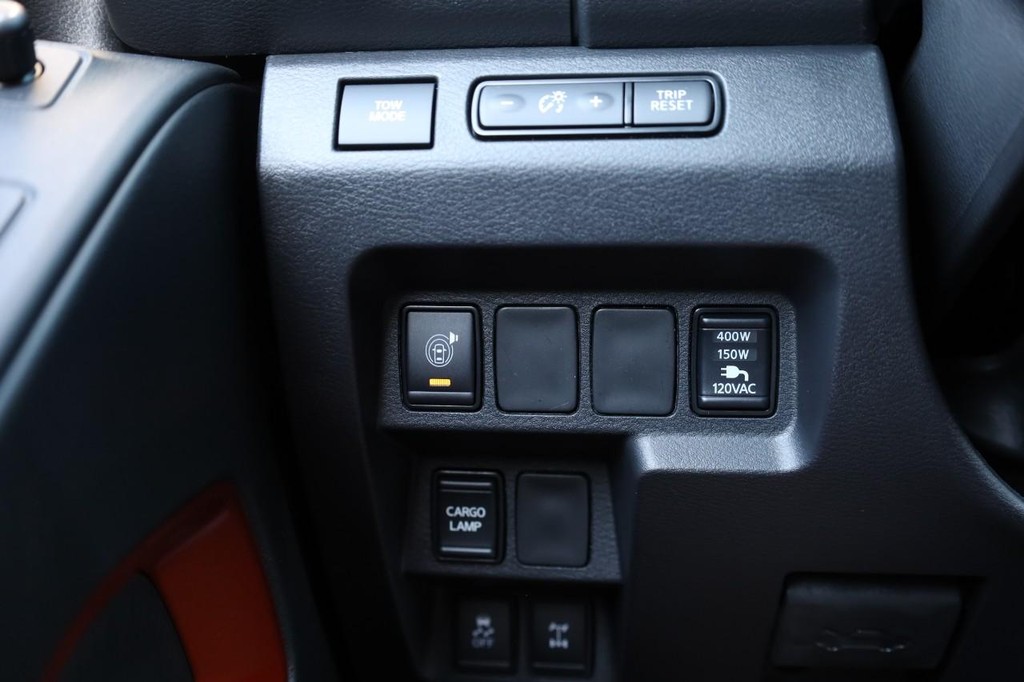 Nissan Frontier Vehicle Full-screen Gallery Image 21