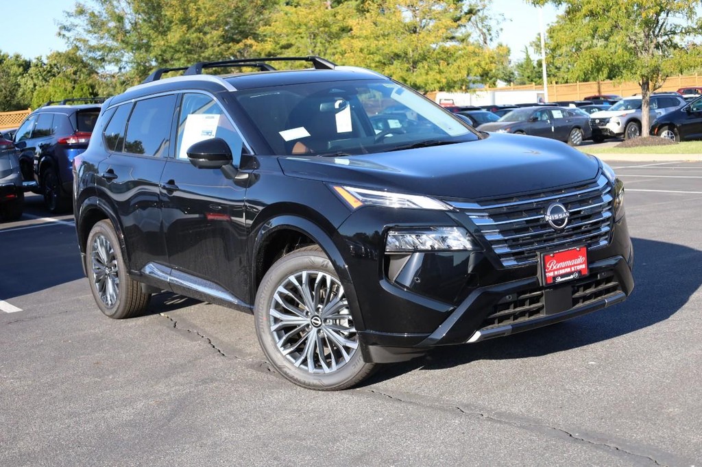 Nissan Rogue Vehicle Image 02