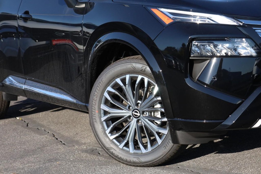 Nissan Rogue Vehicle Image 03