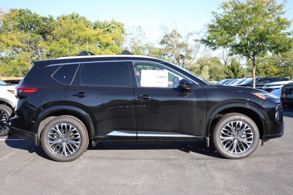 Nissan Rogue Vehicle Image 05