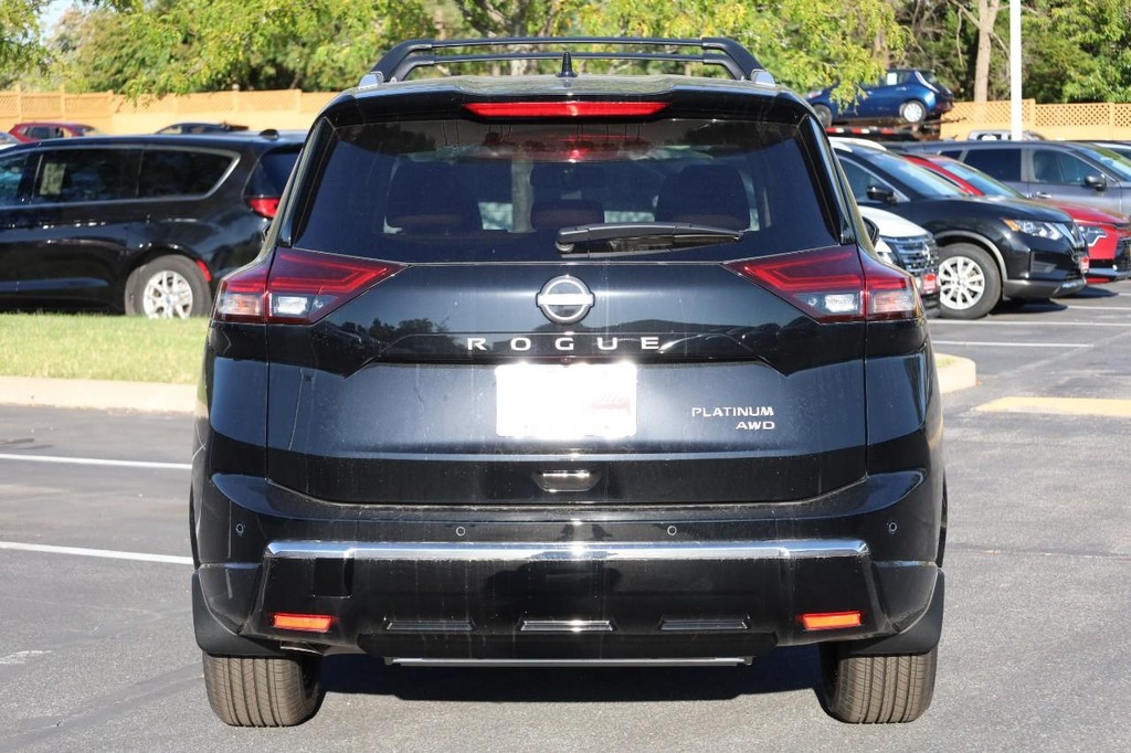 Nissan Rogue Vehicle Image 06