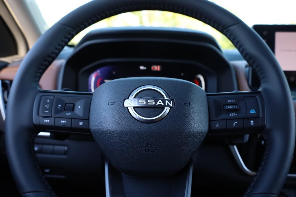 Nissan Rogue Vehicle Image 11