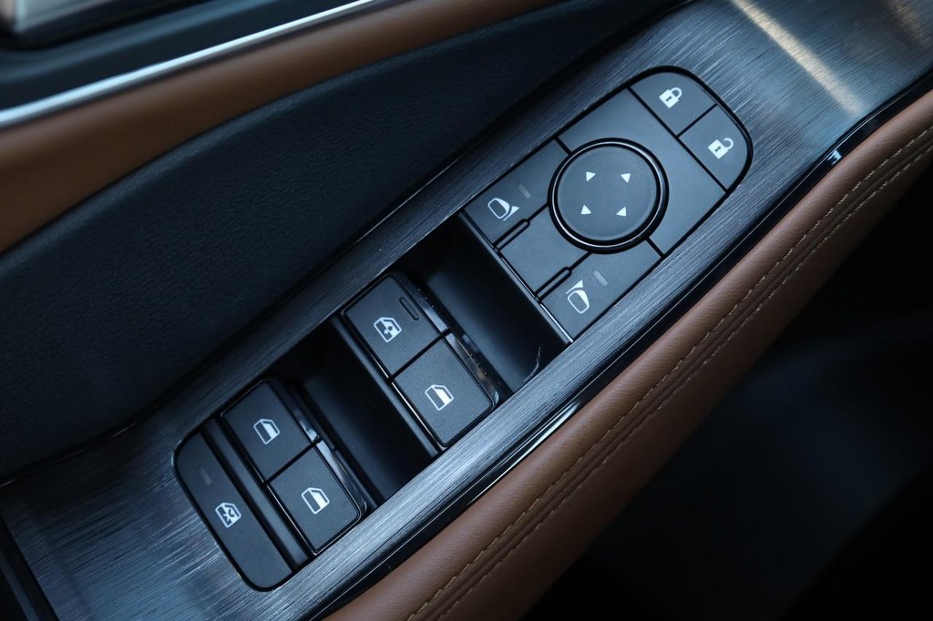 Nissan Rogue Vehicle Image 20