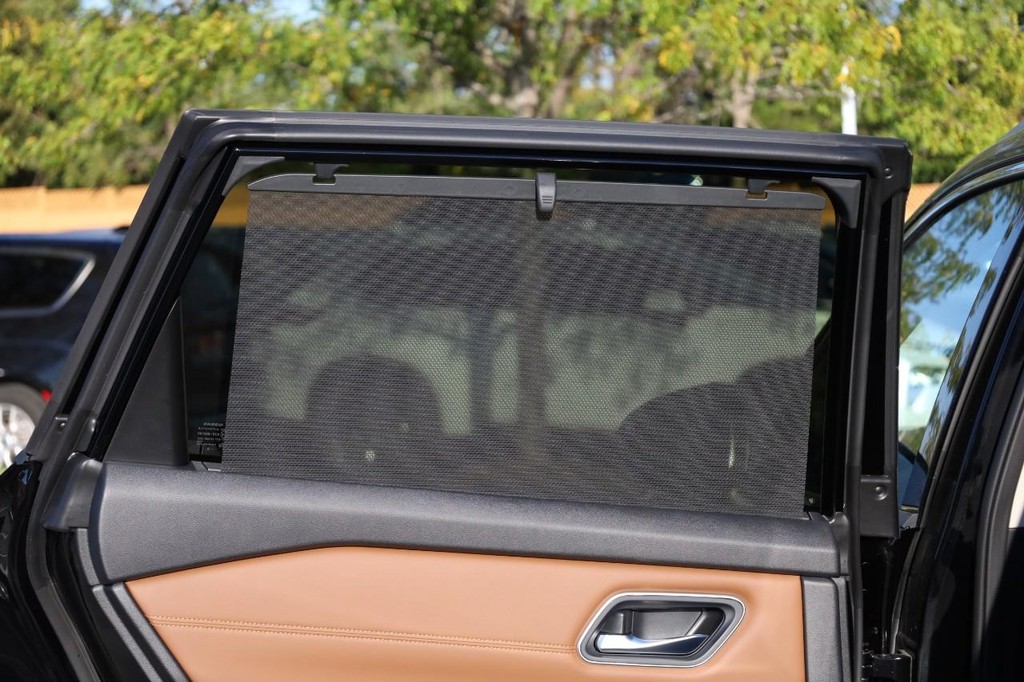 Nissan Rogue Vehicle Image 25