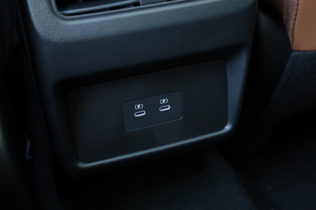 Nissan Rogue Vehicle Image 26