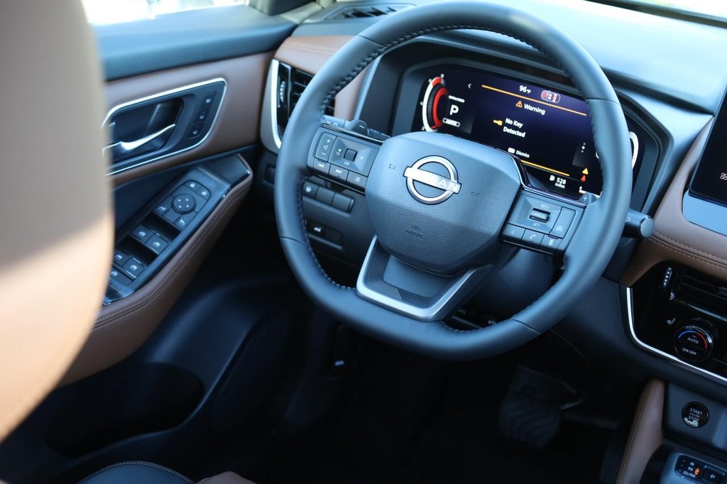 Nissan Rogue Vehicle Image 28