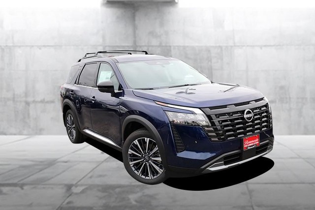 Nissan Pathfinder Vehicle Full-screen Gallery Image 2