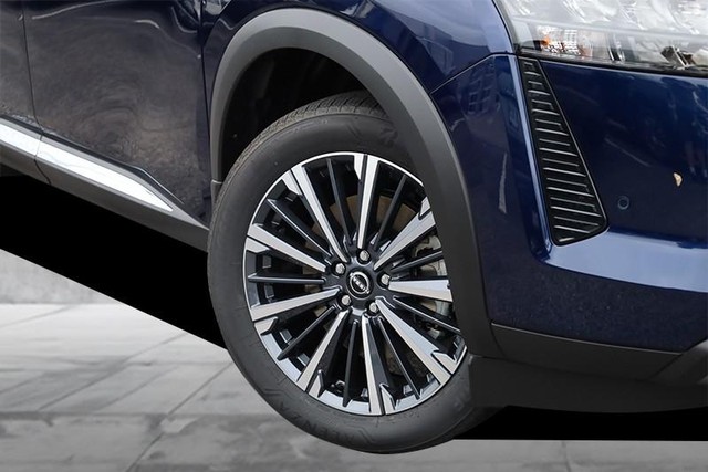 Nissan Pathfinder Vehicle Full-screen Gallery Image 3