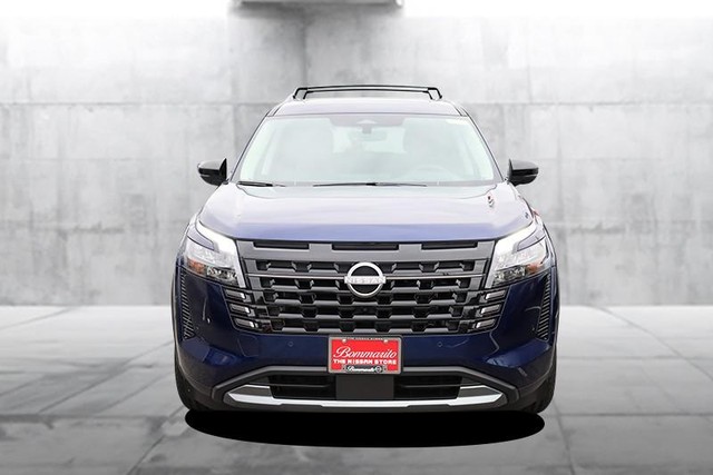 Nissan Pathfinder Vehicle Full-screen Gallery Image 4