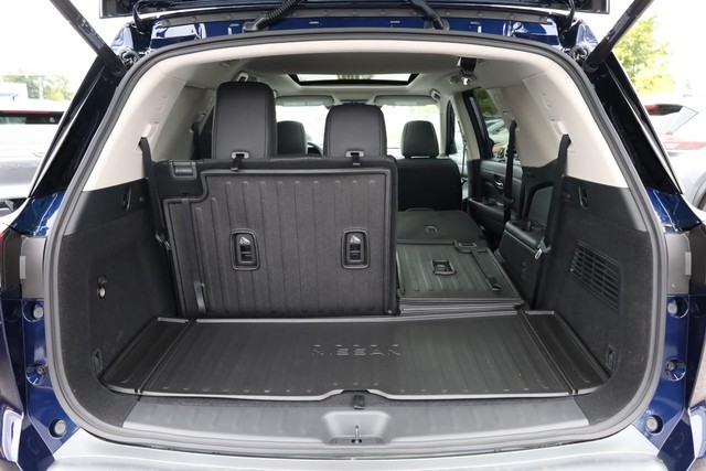 Nissan Pathfinder Vehicle Full-screen Gallery Image 8