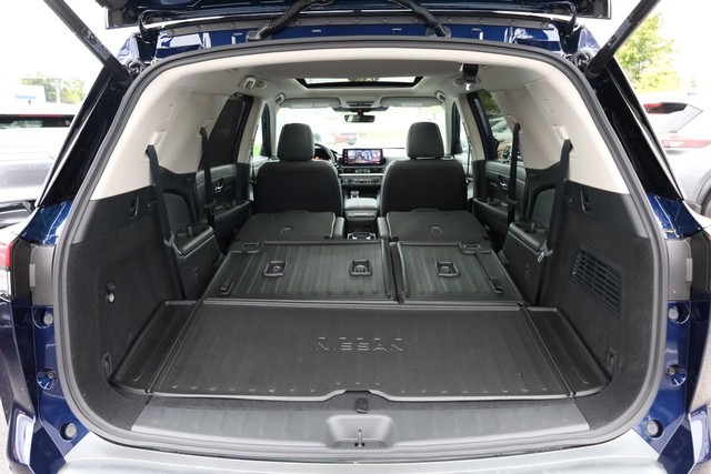 Nissan Pathfinder Vehicle Full-screen Gallery Image 9