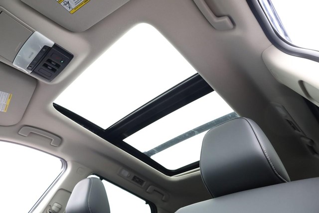 Nissan Pathfinder Vehicle Full-screen Gallery Image 11