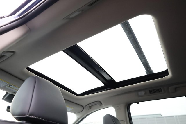 Nissan Pathfinder Vehicle Full-screen Gallery Image 12