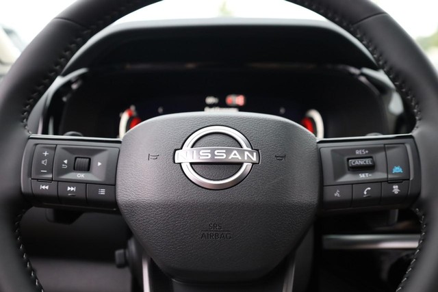 Nissan Pathfinder Vehicle Full-screen Gallery Image 13