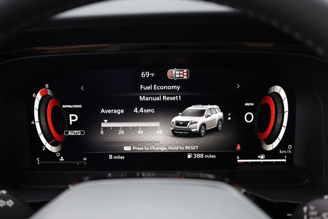 Nissan Pathfinder Vehicle Full-screen Gallery Image 14
