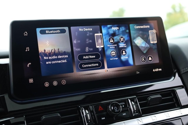 Nissan Pathfinder Vehicle Full-screen Gallery Image 16