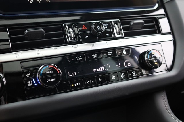 Nissan Pathfinder Vehicle Full-screen Gallery Image 18