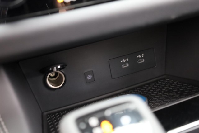 Nissan Pathfinder Vehicle Full-screen Gallery Image 19