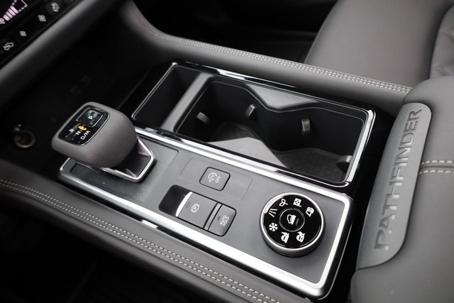 Nissan Pathfinder Vehicle Full-screen Gallery Image 20