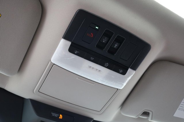 Nissan Pathfinder Vehicle Full-screen Gallery Image 21