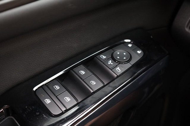 Nissan Pathfinder Vehicle Full-screen Gallery Image 22