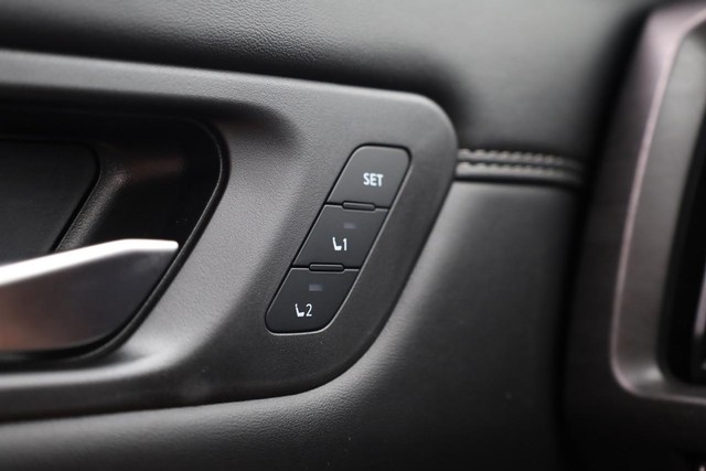 Nissan Pathfinder Vehicle Full-screen Gallery Image 23