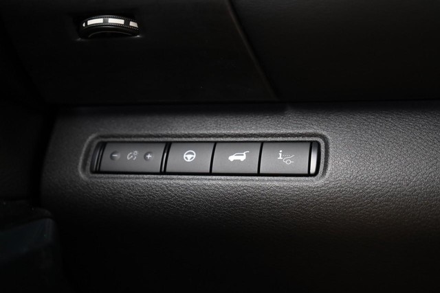 Nissan Pathfinder Vehicle Full-screen Gallery Image 24