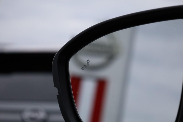 Nissan Pathfinder Vehicle Full-screen Gallery Image 25