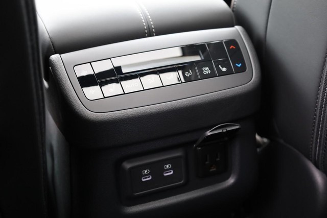 Nissan Pathfinder Vehicle Full-screen Gallery Image 28